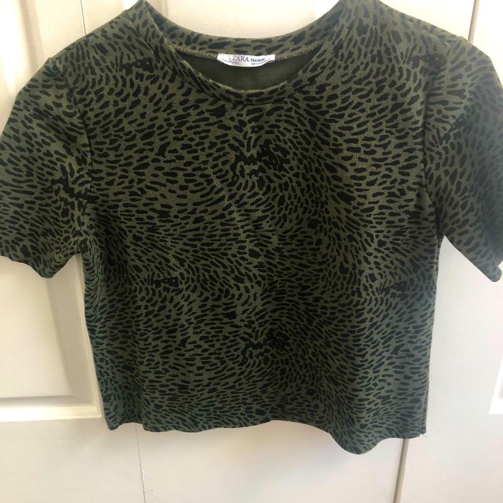 Zara’s knitted half sleeve cropped top